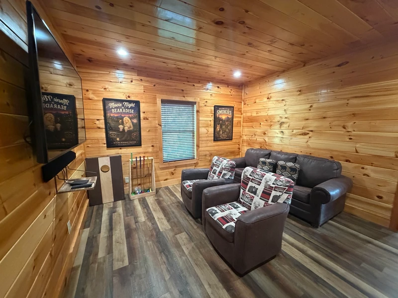 Dolly Bear Pool Cabin