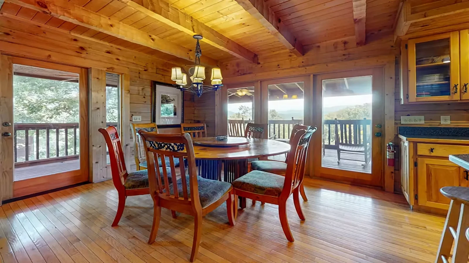 Cabin rental dining table for those home meals and late night snacks.