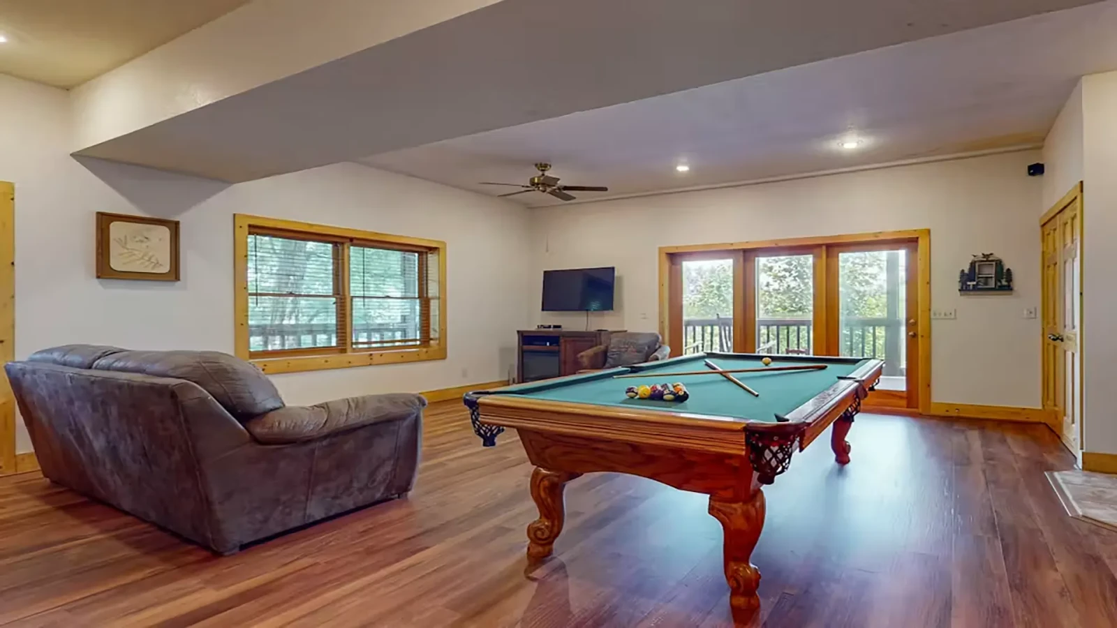  Have fun playing endless games of pool.
