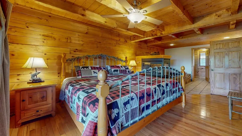 Such a lovely spacious king suite to enjoy while on vacation!