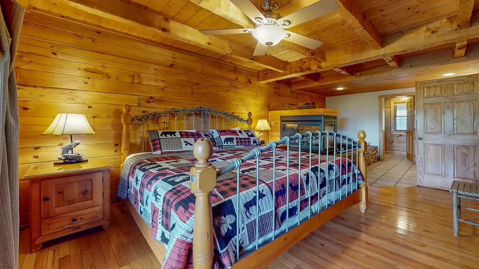 Such a lovely spacious king suite to enjoy while on vacation!