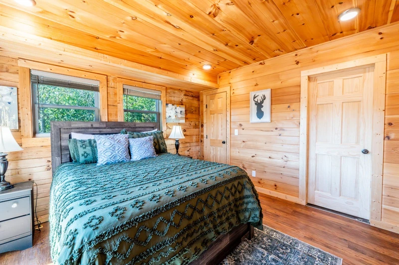 Charming Mountain Dream|Pool|Pet Friendly|Sleeps 8