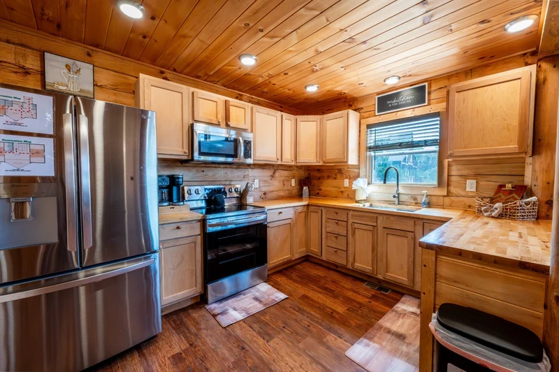 Charming Mountain Dream|Pool|Pet Friendly|Sleeps 8