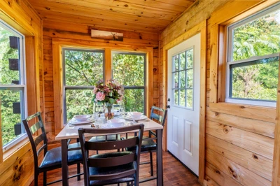 Charming Mountain Dream|Pool|Pet Friendly|Sleeps 8