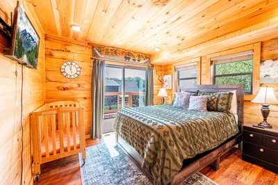 Charming Mountain Dream|Pool|Pet Friendly|Sleeps 8