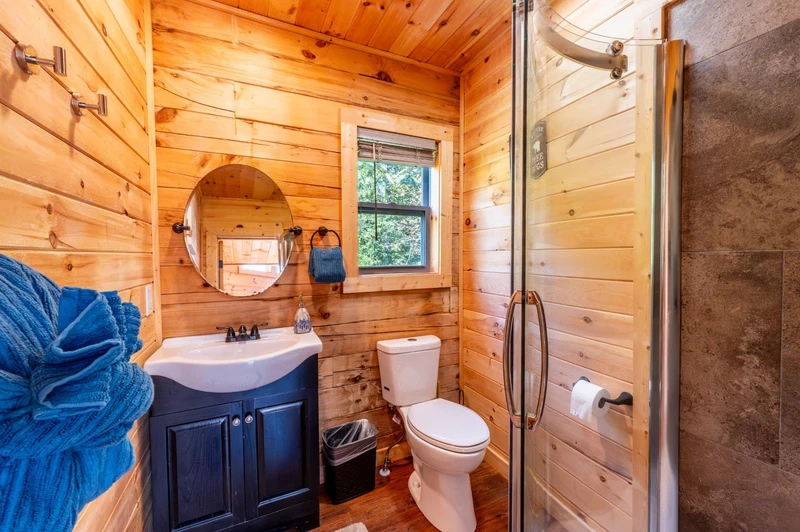 Charming Mountain Dream|Pool|Pet Friendly|Sleeps 8
