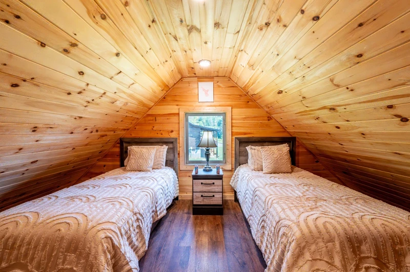 Charming Mountain Dream|Pool|Pet Friendly|Sleeps 8
