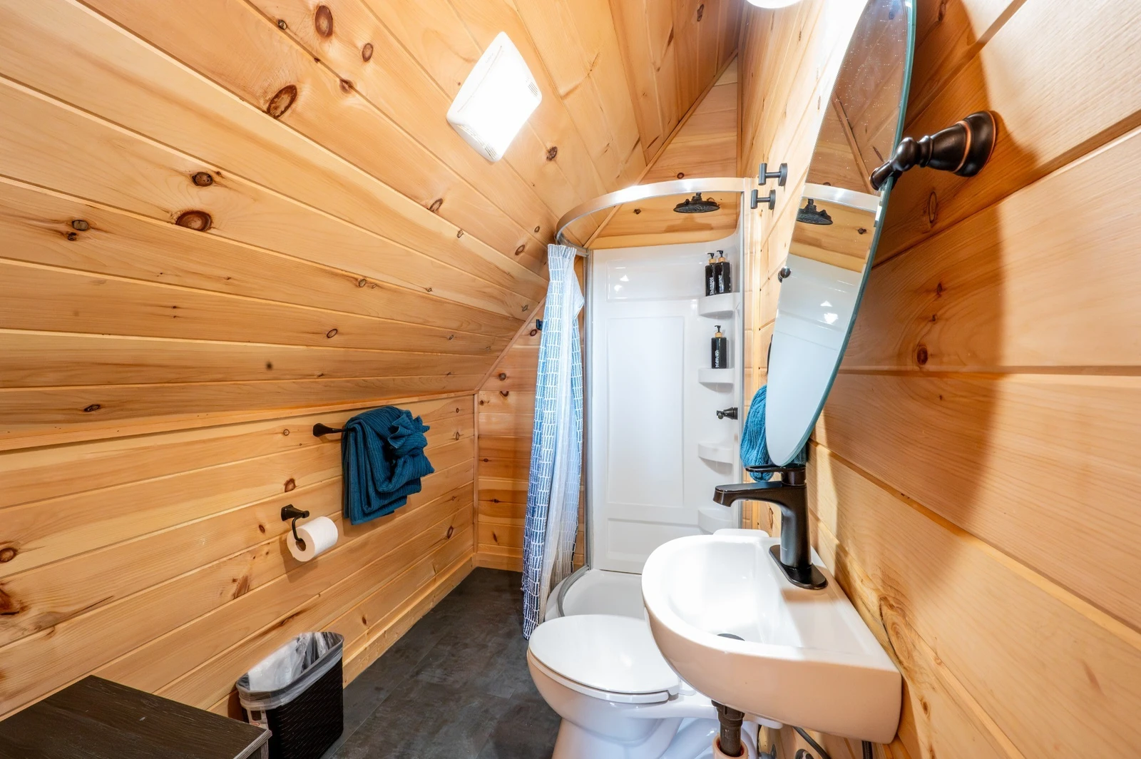 Charming Mountain Dream|Pool|Pet Friendly|Sleeps 8