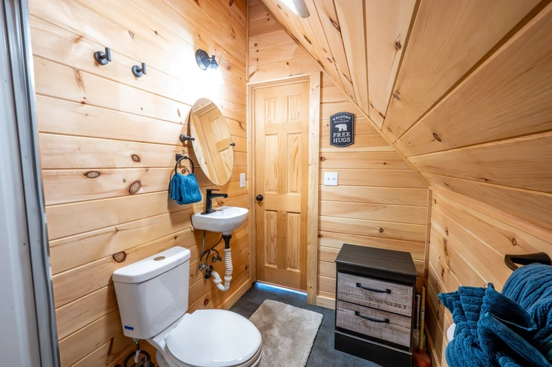 Charming Mountain Dream|Pool|Pet Friendly|Sleeps 8