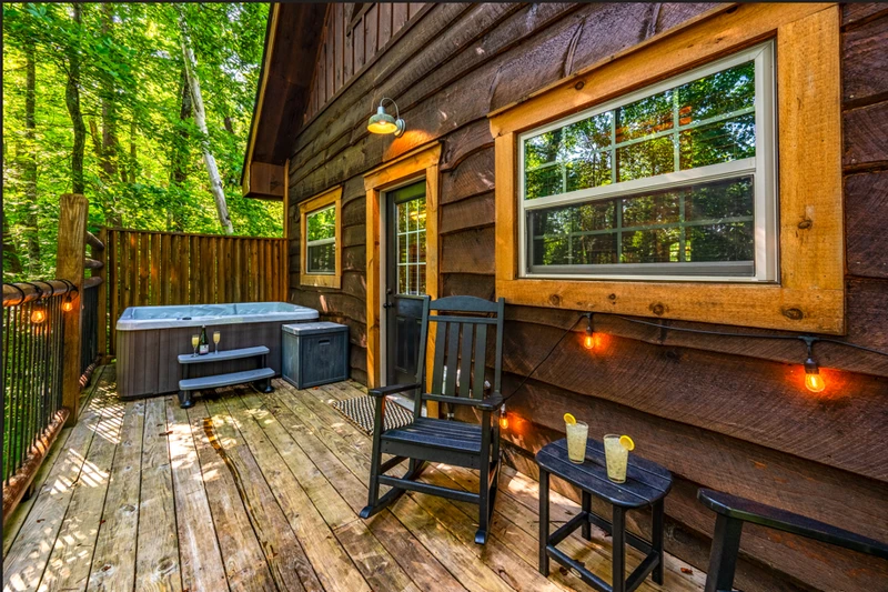 Slow mornings in the rocking chairs. Relaxing evenings in the hot tub. Welcome to your private Smoky Mountain retreat.