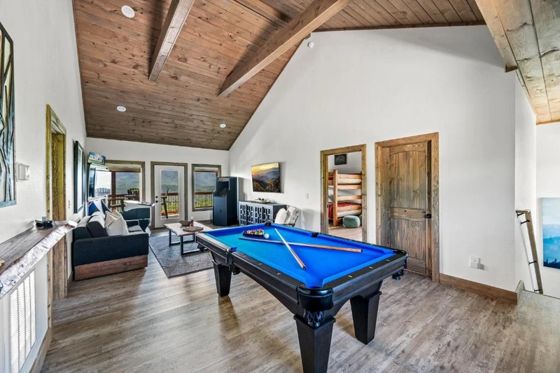 Property image, Interior, of Premier Mountain Views