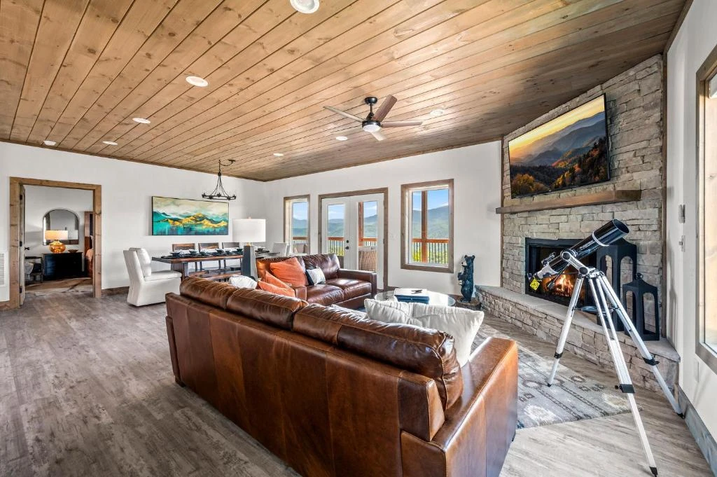Property image, Interior, of Premier Mountain Views