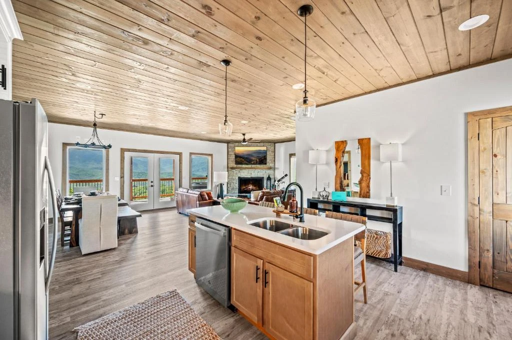 Property image, Interior, of Premier Mountain Views
