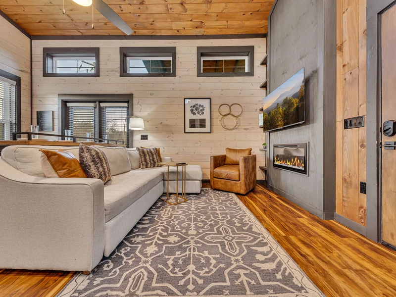 Living room w fire place