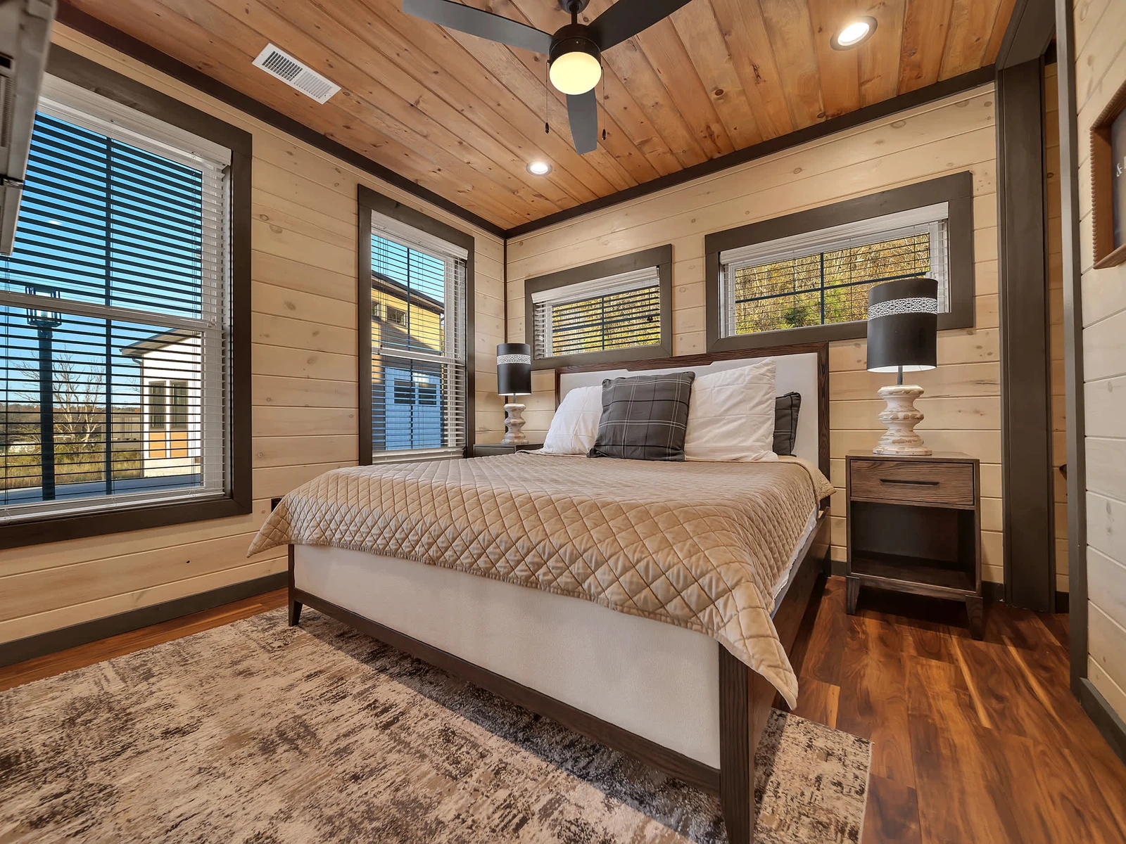 Master king bed