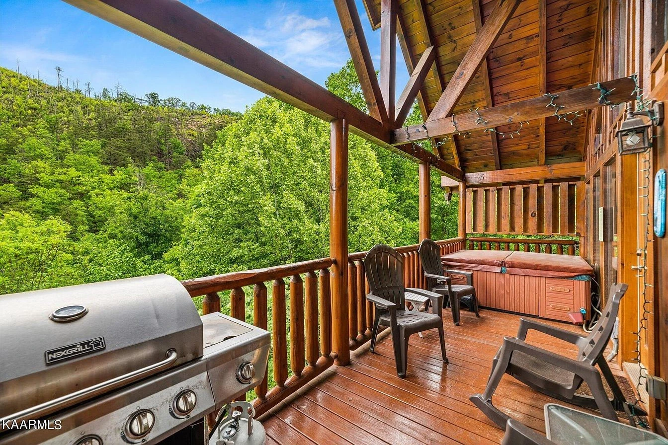 Cubby Bear Cabin