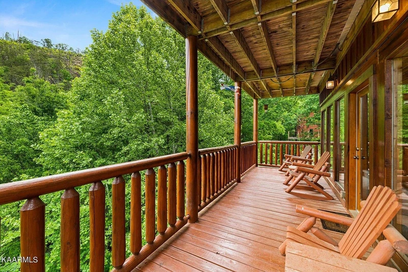 Cubby Bear Cabin