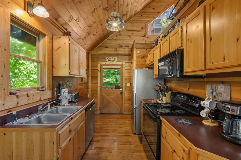 Cubby Bear Cabin