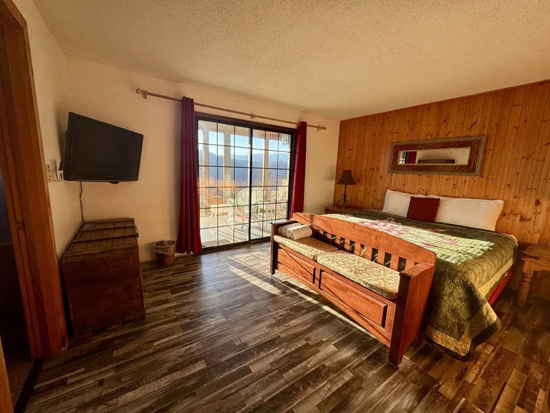 Fall Downstairs Master King Bedroom