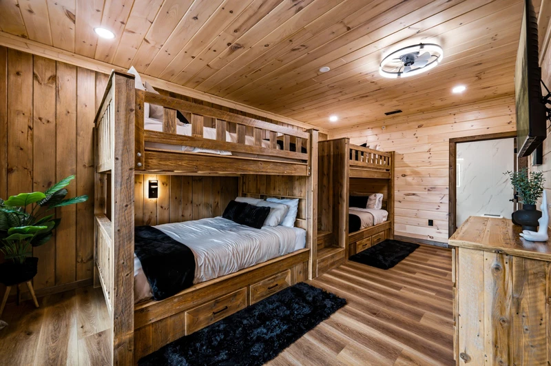 3rd Floor Queen Bunk Suite
