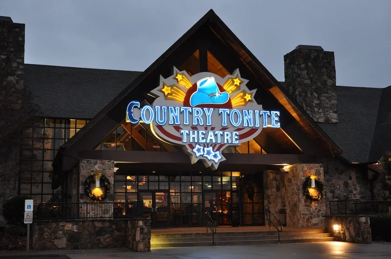 fun stuff to do in Pigeon Forge TN after dark includes visiting Country Tonite