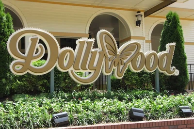 pick a few attractions like Dollywood for your pigeon forge vacation