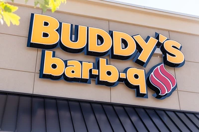 Buddy’s bar-b-q sign