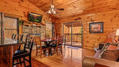 Smoky's Lodge - The Cabin Lady