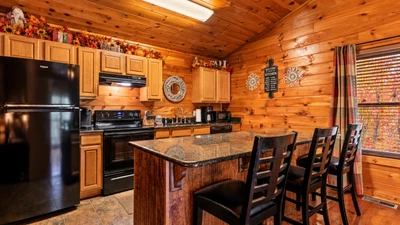 Smoky's Lodge - The Cabin Lady