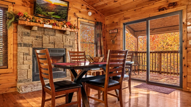 Smoky's Lodge - The Cabin Lady
