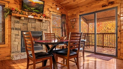 Smoky's Lodge - The Cabin Lady
