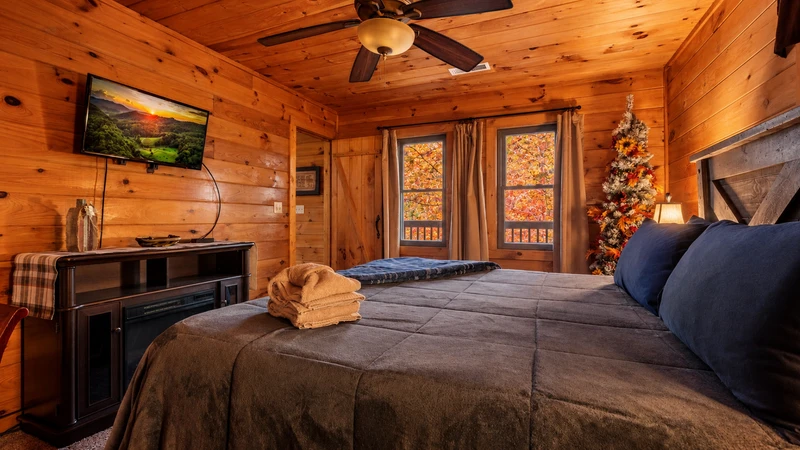 Smoky's Lodge - The Cabin Lady