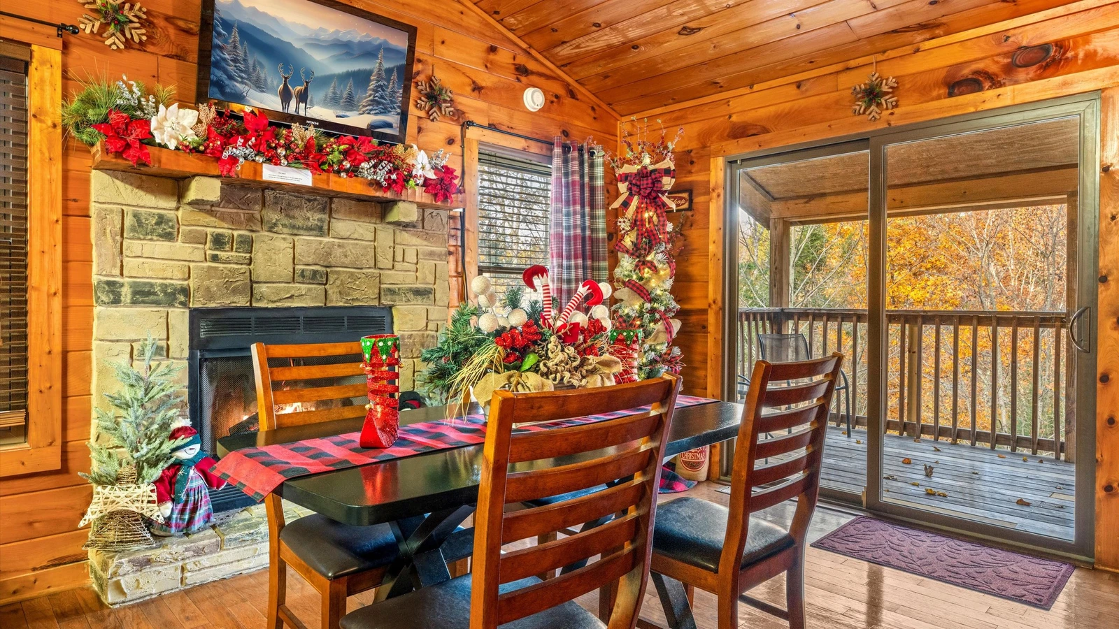 Smoky's Lodge - The Cabin Lady