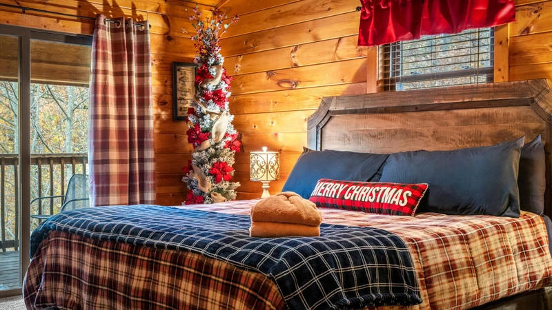 Smoky's Lodge - The Cabin Lady