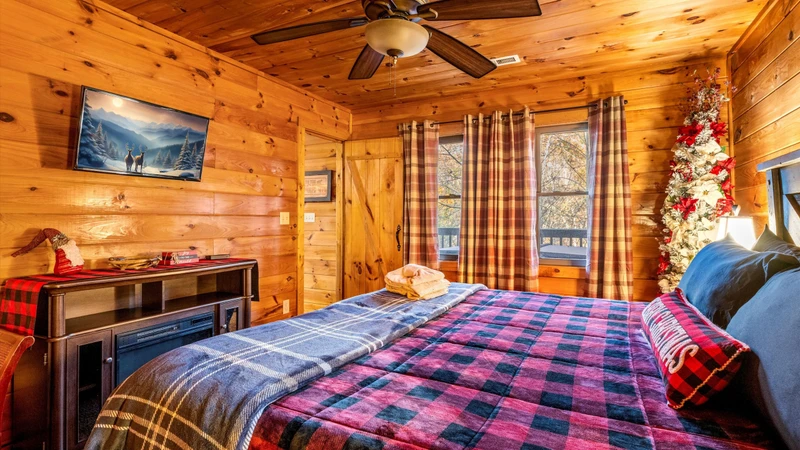 Smoky's Lodge - The Cabin Lady