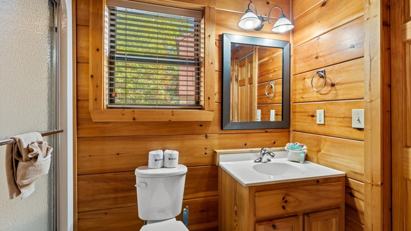 Smoky's Retreat - The Cabin Lady