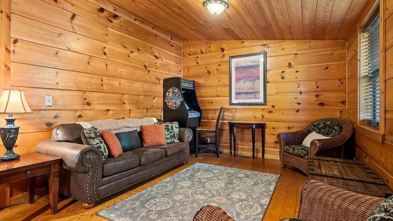 Smoky's Retreat - The Cabin Lady