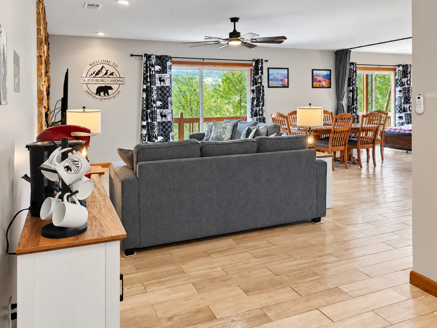 First view of the living area as you enter the entrance at Gatlinburg Landing