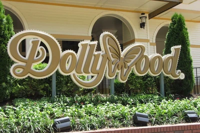 take the Pigeon Forge trolley to Dollywood