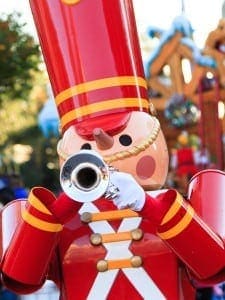 Balloon toy soldier playing the trumpet