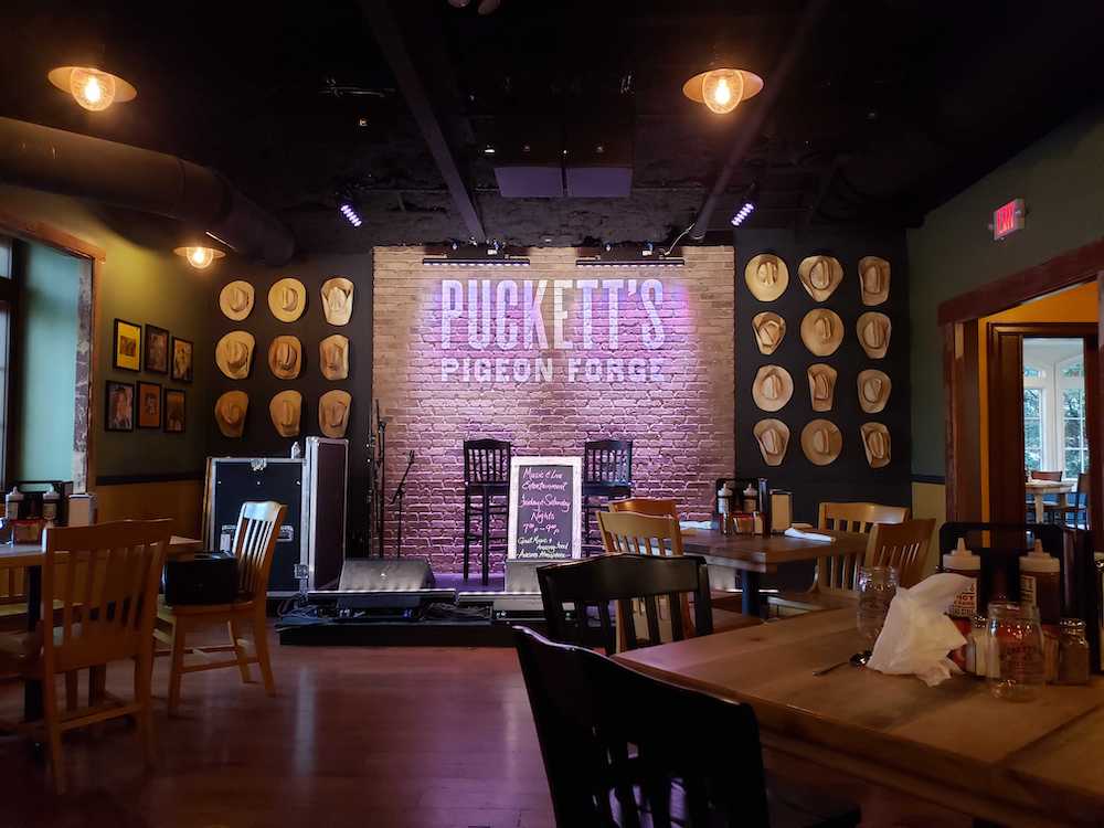 puckett's restaurant in pigeon forge