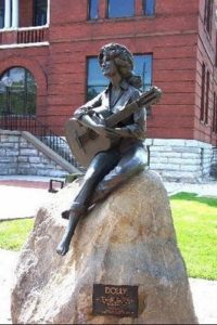 Dolly Parton statue at the Sevier County Court House.