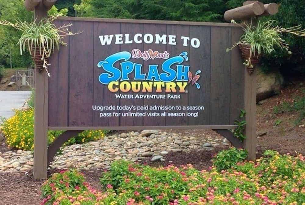 Dollywood Splash Country sign