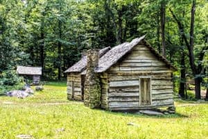 Small log cabin on the Roaring Fork Motor Nature Trail