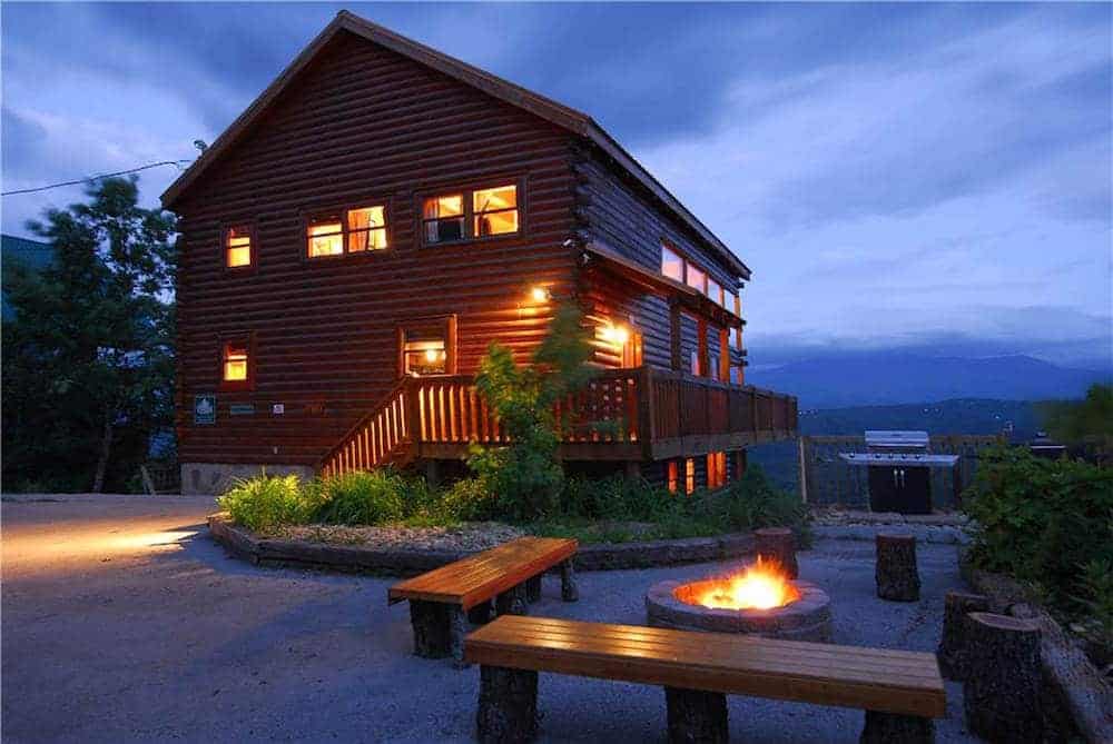 One of the great cabins in Gatliburg and Pigeon Forge with an outdoor firepit.