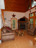 A Cozy Getaway in Between Pigeon Forge and Gatlinburg !!!