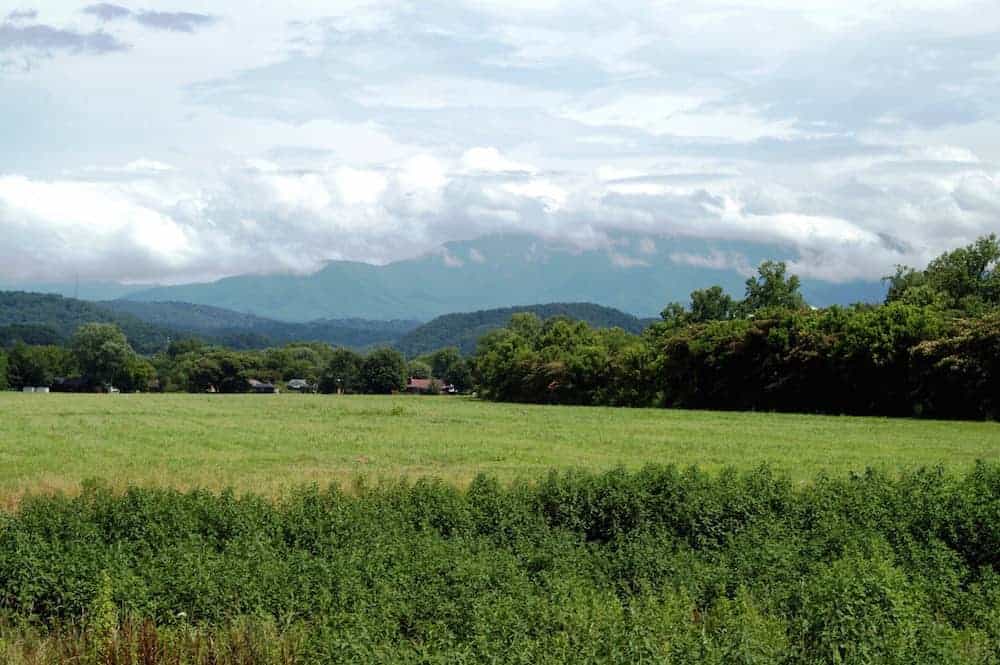 Scenic photo of the mountains and the city of Pigeon Forge.