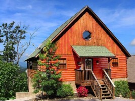 Destiny Den.. A rustic luxury cabin with a beautiful mountain sunset view