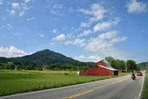 Mountain views and a red barn on Wears Valley Road in the smoky mountains