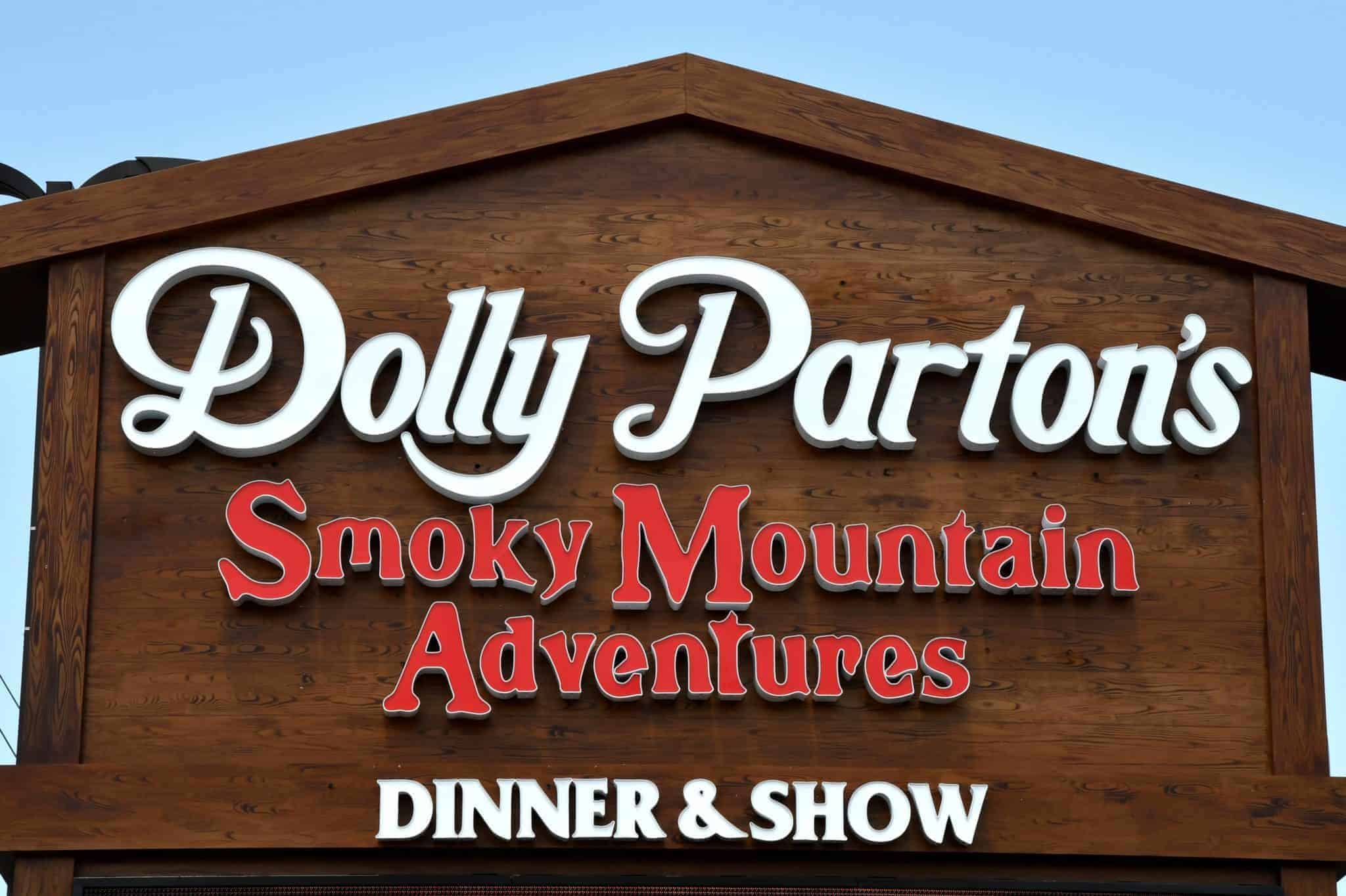 Everything You Need to Know About the Christmas Show at Dolly Parton's Smoky Mountain ...2048 x 1365